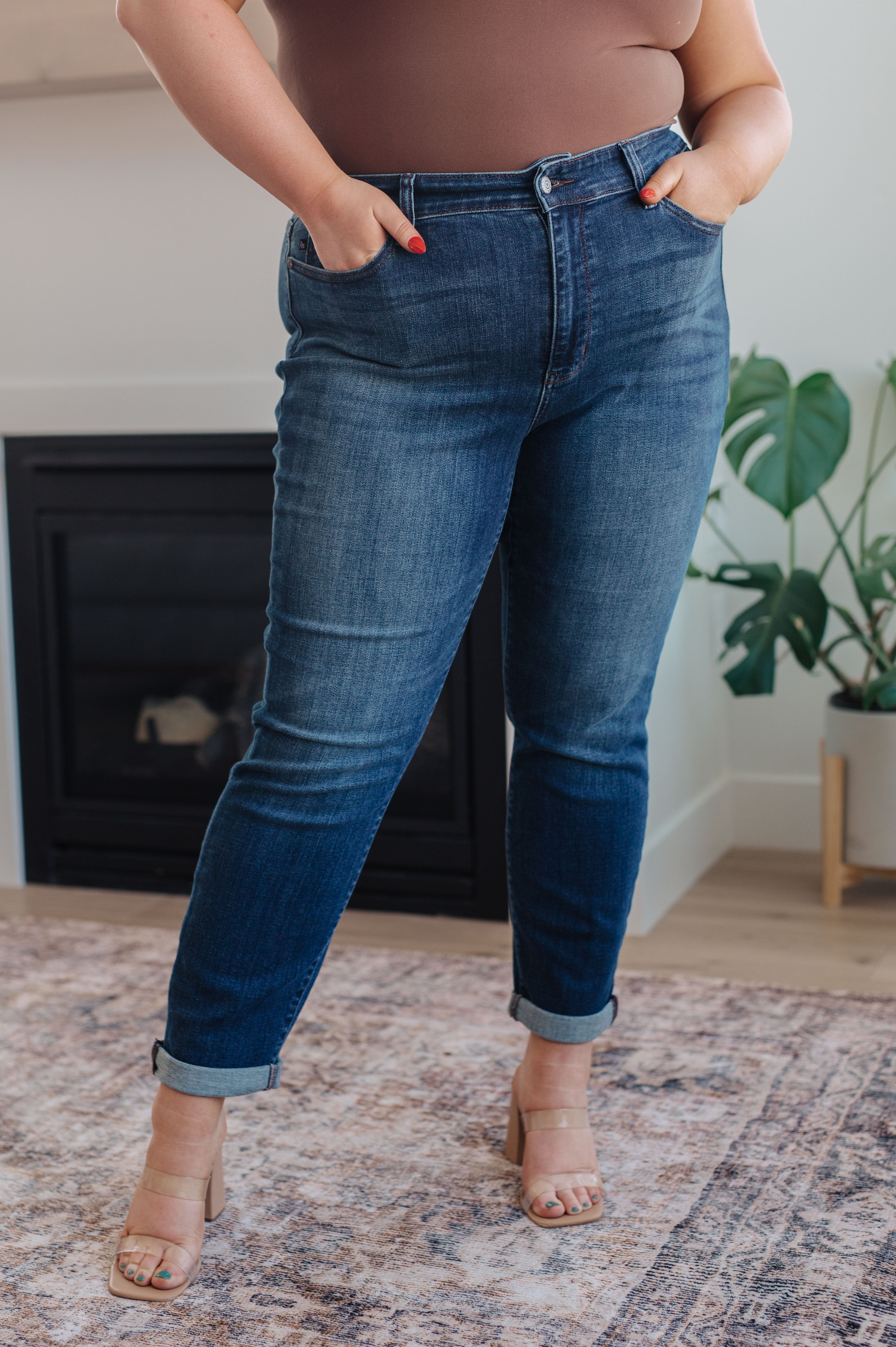 AmberMidRiseCuffedSlimFitJeans27_ae36979f-5e2d-4487-92cb-b73551ec9081