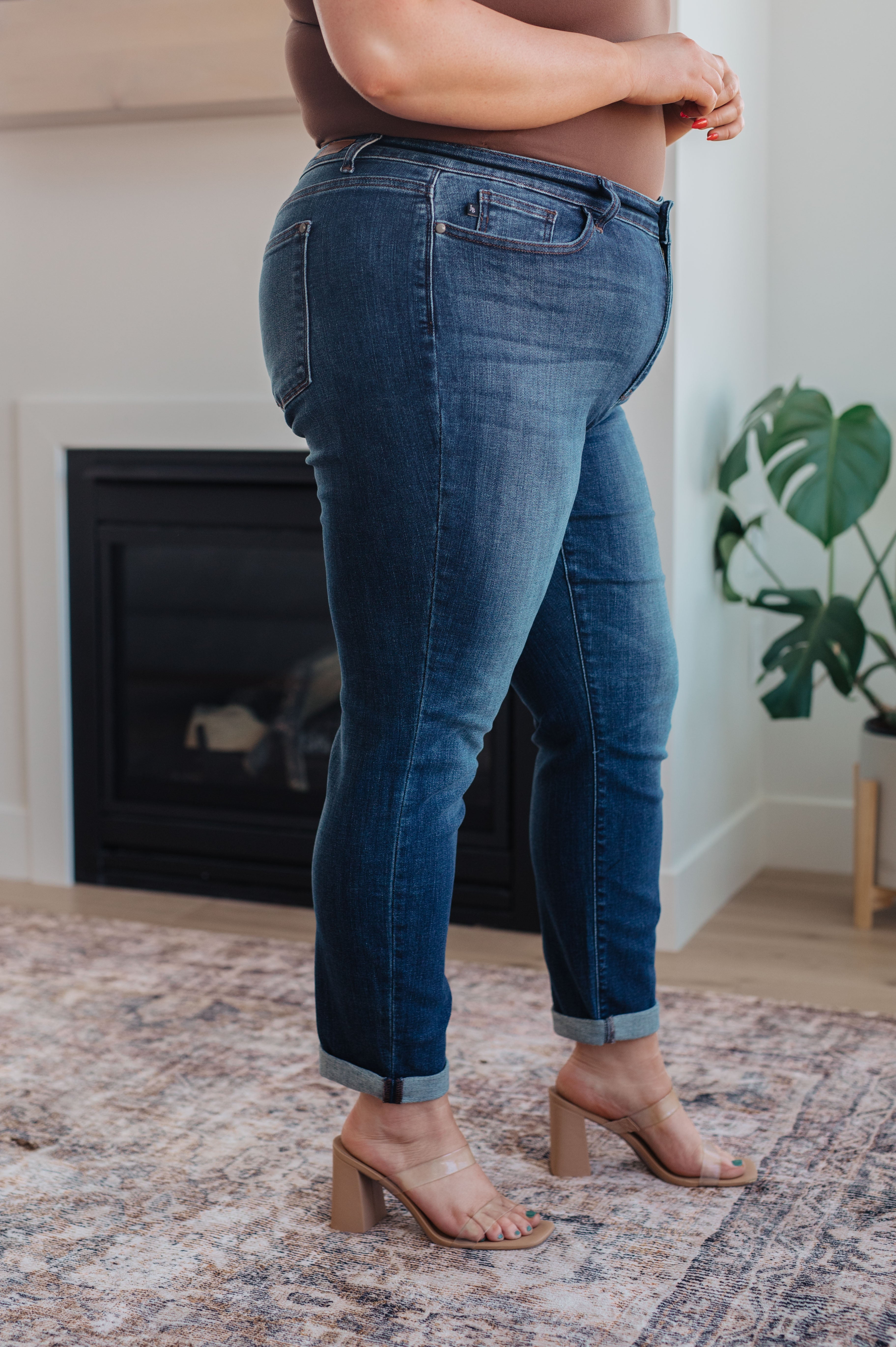 AmberMidRiseCuffedSlimFitJeans29_a6304be4-6d1e-471c-a4f3-53480e36a633