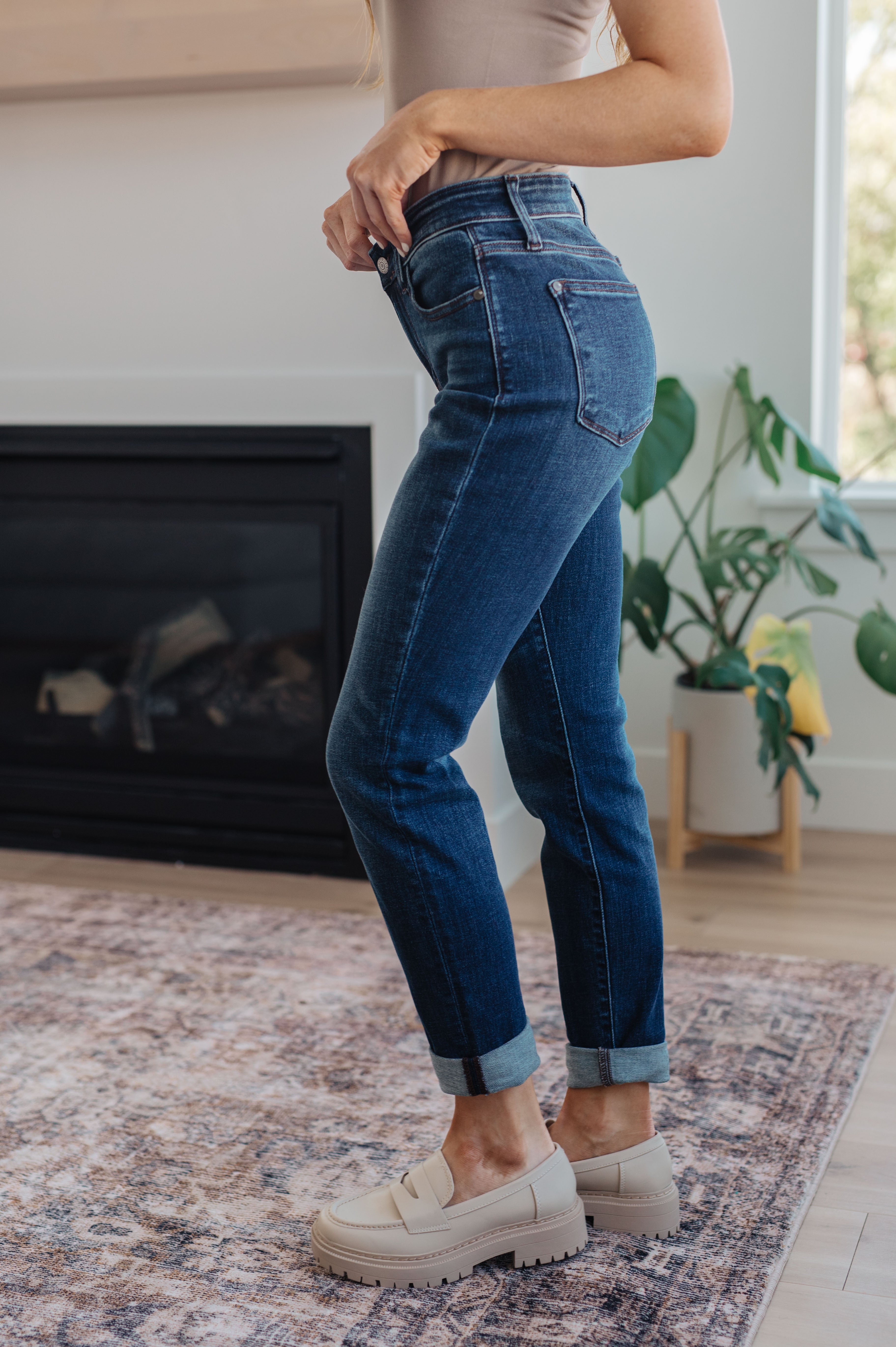 AmberMidRiseCuffedSlimFitJeans9_a71e24f0-15d5-41f5-8277-2ea3a580501e